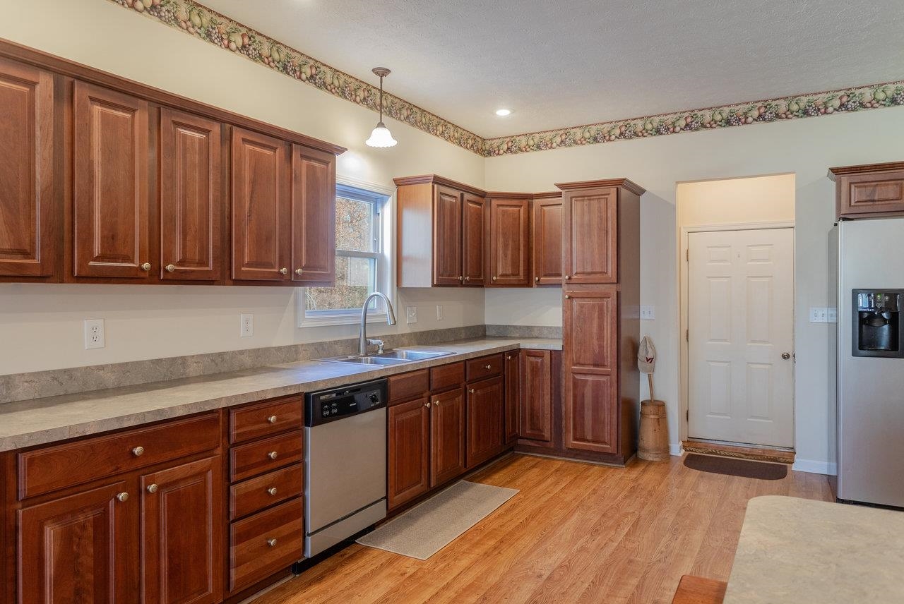 987 RIVERSIDE DR, LURAY, Virginia 22835, 3 Bedrooms Bedrooms, ,2 BathroomsBathrooms,Residential,987 RIVERSIDE DR,671441 MLS # 671441 987 RIVERSIDE DR, LURAY, Virginia 22835, 3 Bedrooms Bedrooms, ,2 BathroomsBathrooms,Residential,987 RIVERSIDE DR,671441 MLS # 671441