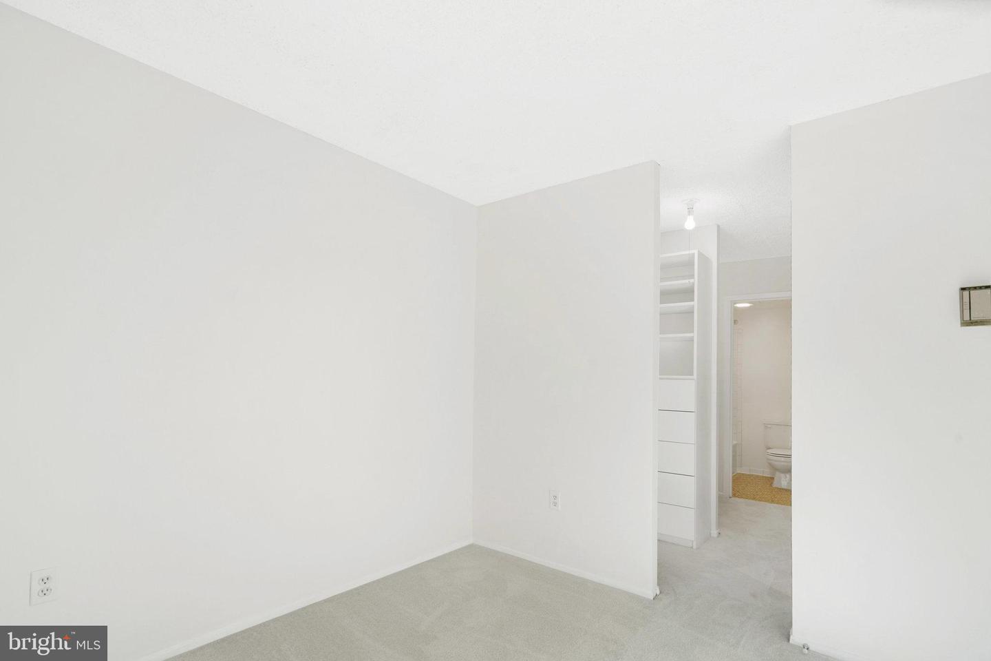 1225 MARTHA CUSTIS DR #203, ALEXANDRIA, Virginia 22302, 1 Bedroom Bedrooms, ,1 BathroomBathrooms,Residential,For sale,1225 MARTHA CUSTIS DR #203,VAAX2050714 MLS # VAAX2050714