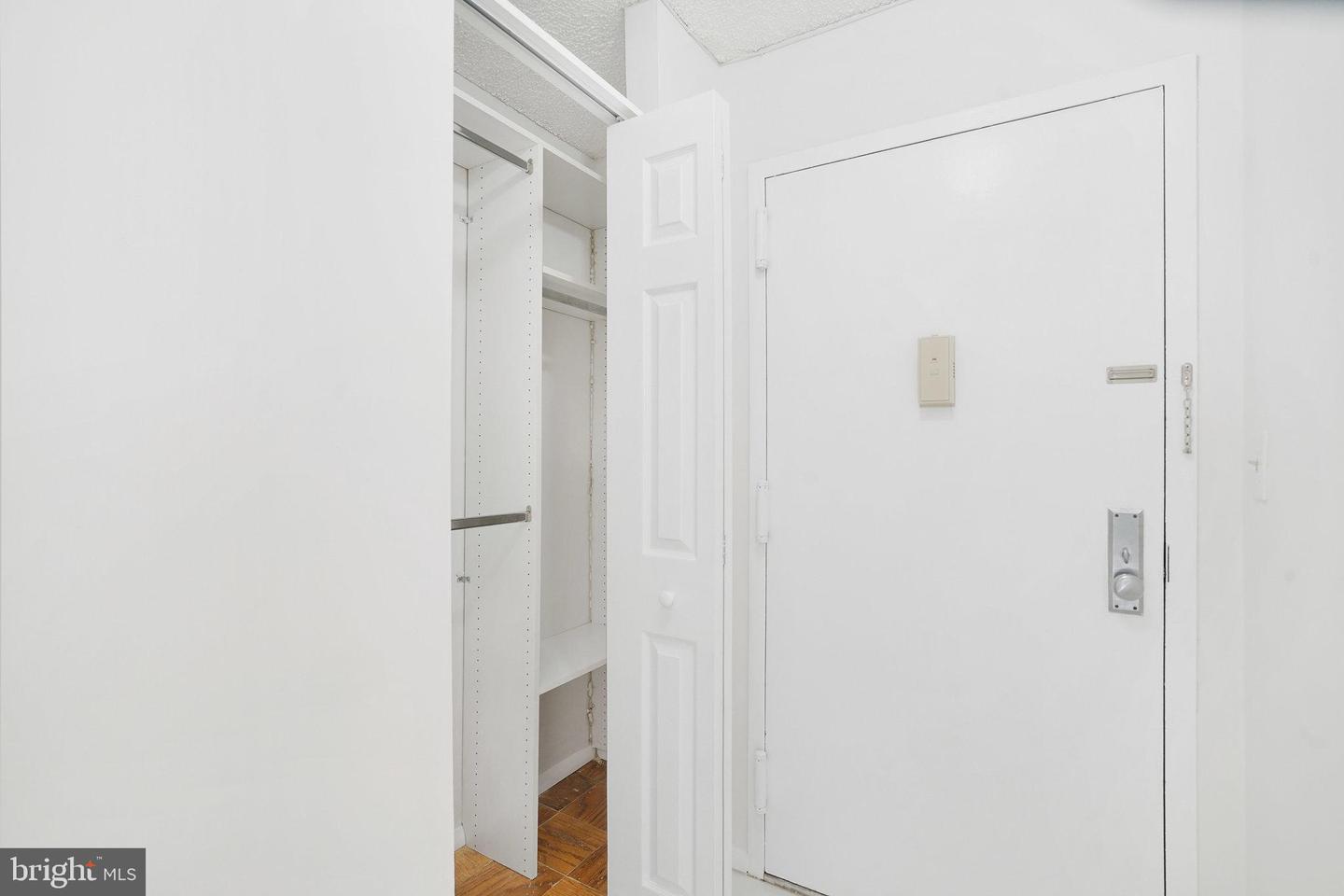 1225 MARTHA CUSTIS DR #203, ALEXANDRIA, Virginia 22302, 1 Bedroom Bedrooms, ,1 BathroomBathrooms,Residential,For sale,1225 MARTHA CUSTIS DR #203,VAAX2050714 MLS # VAAX2050714