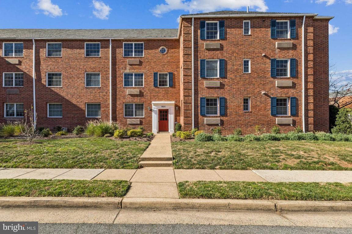 1620 W ABINGDON DR W #301, ALEXANDRIA, Virginia 22314, 1 Bedroom Bedrooms, ,1 BathroomBathrooms,Residential,For sale,1620 W ABINGDON DR W #301,VAAX2051112 MLS # VAAX2051112