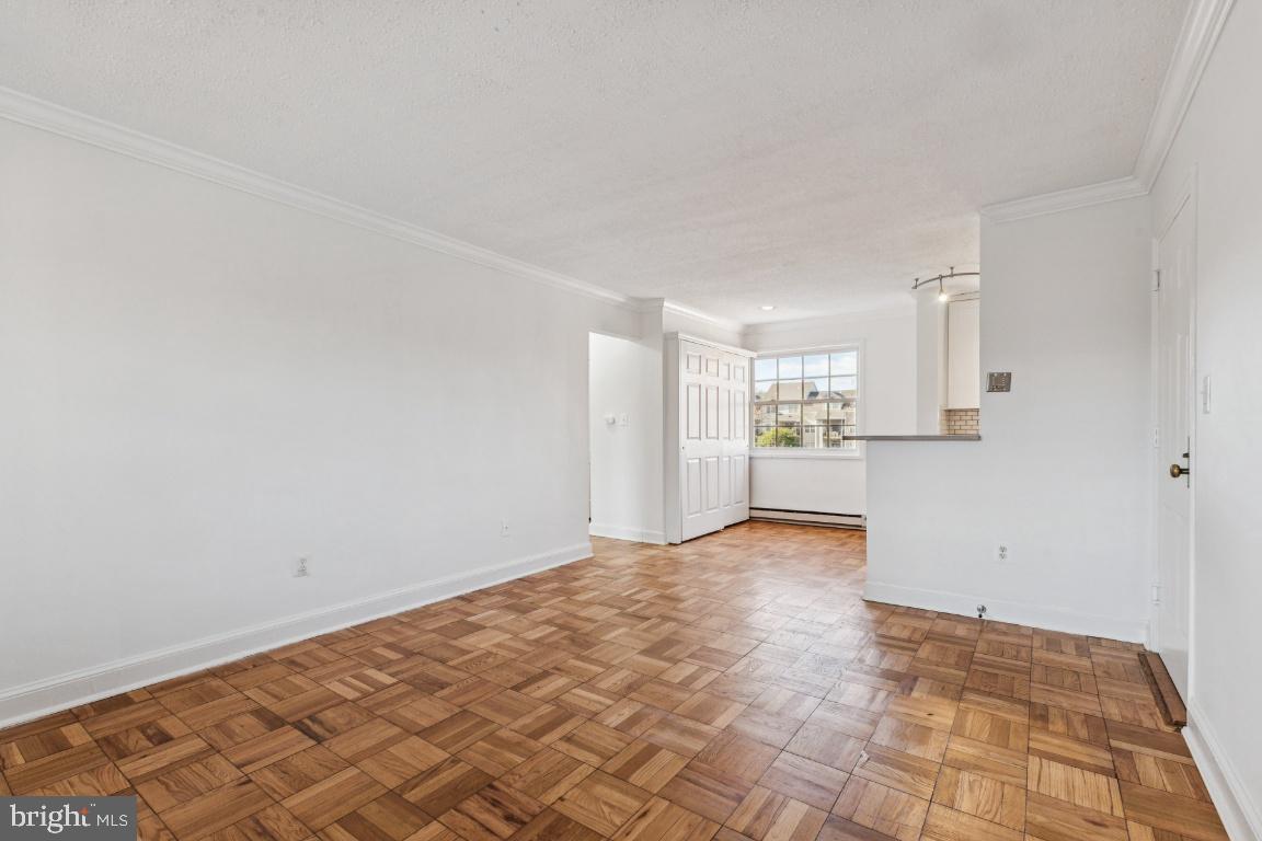 1620 W ABINGDON DR W #301, ALEXANDRIA, Virginia 22314, 1 Bedroom Bedrooms, ,1 BathroomBathrooms,Residential,For sale,1620 W ABINGDON DR W #301,VAAX2051112 MLS # VAAX2051112