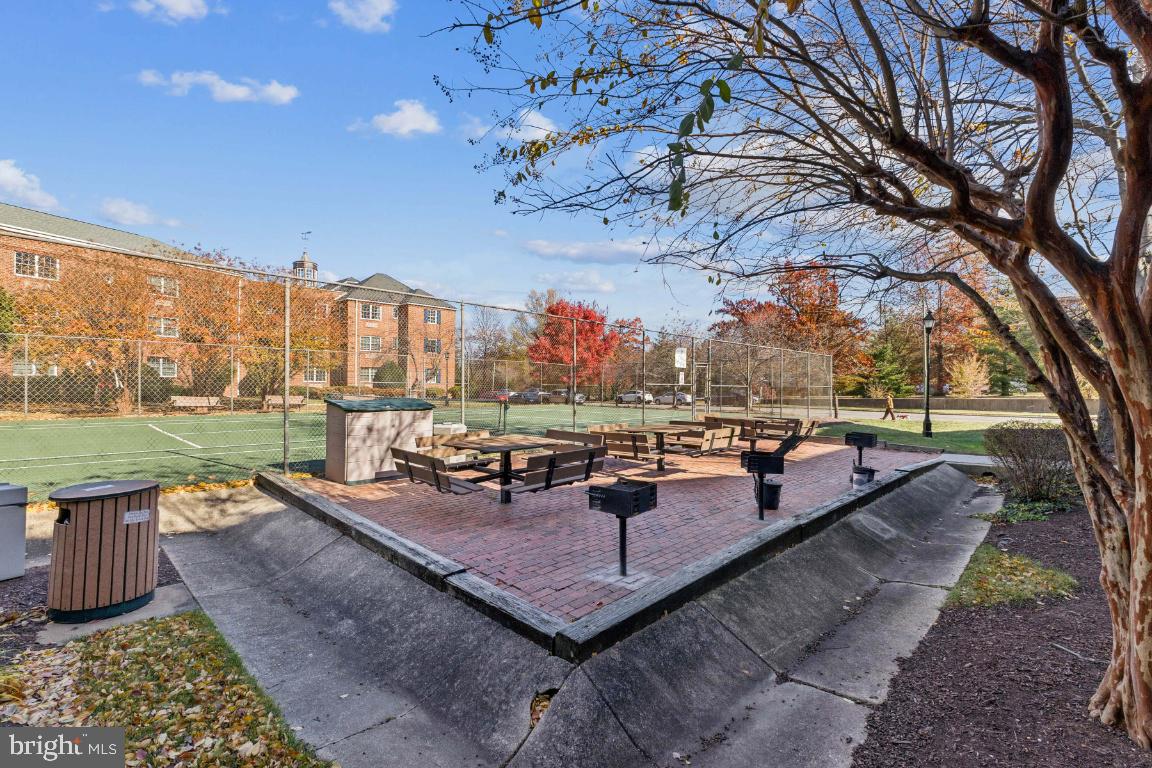 1620 W ABINGDON DR W #301, ALEXANDRIA, Virginia 22314, 1 Bedroom Bedrooms, ,1 BathroomBathrooms,Residential,For sale,1620 W ABINGDON DR W #301,VAAX2051112 MLS # VAAX2051112