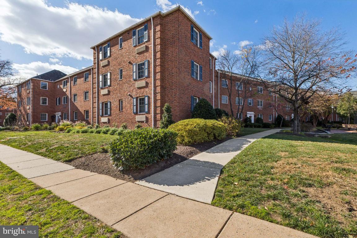 1620 W ABINGDON DR W #301, ALEXANDRIA, Virginia 22314, 1 Bedroom Bedrooms, ,1 BathroomBathrooms,Residential,For sale,1620 W ABINGDON DR W #301,VAAX2051112 MLS # VAAX2051112