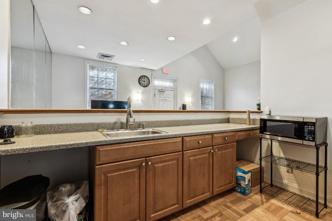 1620 W ABINGDON DR W #301, ALEXANDRIA, Virginia 22314, 1 Bedroom Bedrooms, ,1 BathroomBathrooms,Residential,For sale,1620 W ABINGDON DR W #301,VAAX2051112 MLS # VAAX2051112