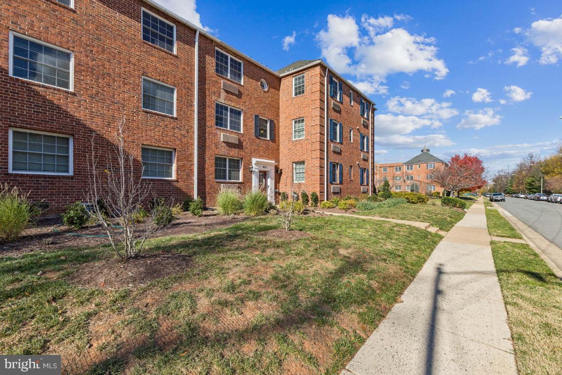 1620 W ABINGDON DR W #301, ALEXANDRIA, Virginia 22314, 1 Bedroom Bedrooms, ,1 BathroomBathrooms,Residential,For sale,1620 W ABINGDON DR W #301,VAAX2051112 MLS # VAAX2051112