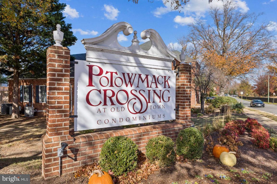 1620 W ABINGDON DR W #301, ALEXANDRIA, Virginia 22314, 1 Bedroom Bedrooms, ,1 BathroomBathrooms,Residential,For sale,1620 W ABINGDON DR W #301,VAAX2051112 MLS # VAAX2051112