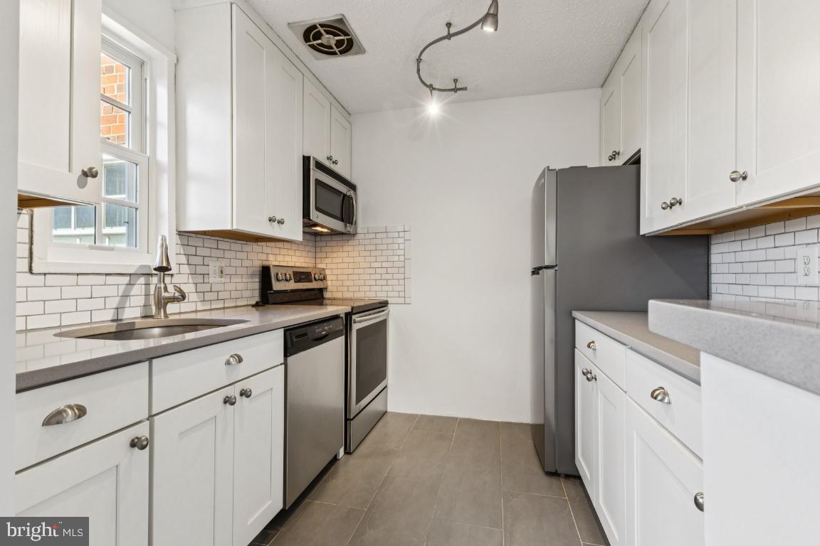 1620 W ABINGDON DR W #301, ALEXANDRIA, Virginia 22314, 1 Bedroom Bedrooms, ,1 BathroomBathrooms,Residential,For sale,1620 W ABINGDON DR W #301,VAAX2051112 MLS # VAAX2051112