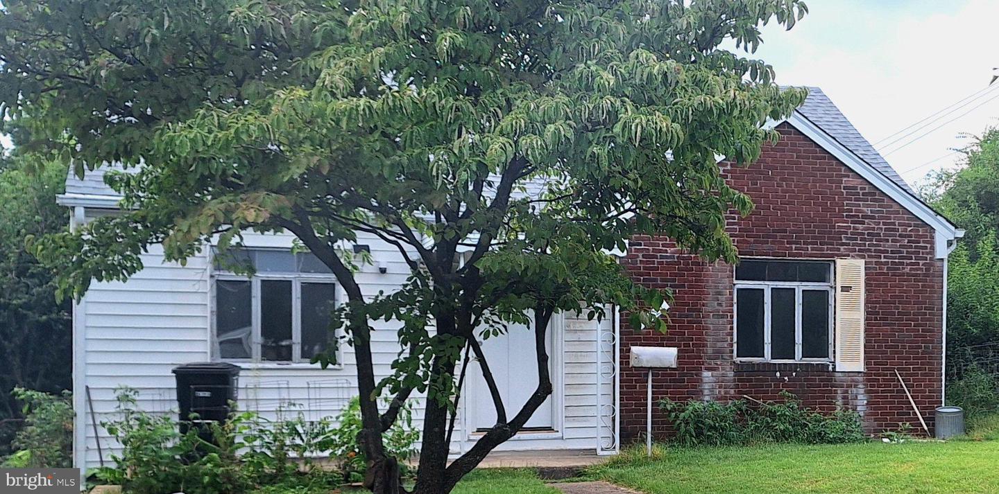 2020 S POLLARD ST, ARLINGTON, Virginia 22204, 2 Bedrooms Bedrooms, 5 Rooms Rooms,1 BathroomBathrooms,Residential,For sale,2020 S POLLARD ST,VAAR2065618 MLS # VAAR2065618