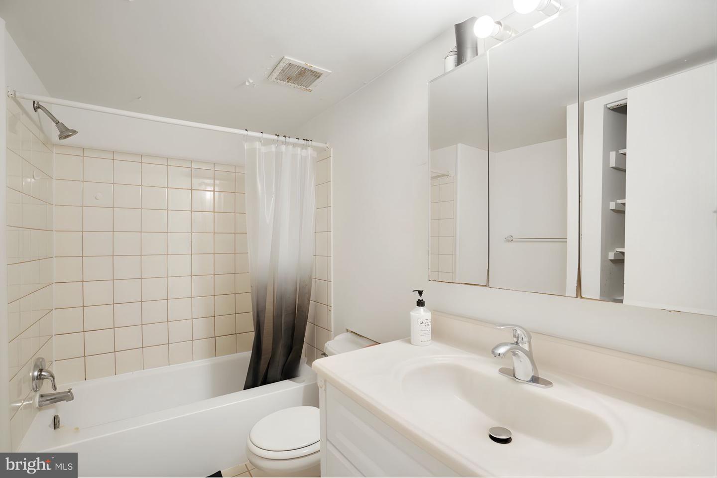 7900 INVERTON RD #T3, ANNANDALE, Virginia 22003, 4 Bedrooms Bedrooms, ,2 BathroomsBathrooms,Residential,For sale,7900 INVERTON RD #T3,VAFX2278498 MLS # VAFX2278498 7900 INVERTON RD #T3, ANNANDALE, Virginia 22003, 4 Bedrooms Bedrooms, ,2 BathroomsBathrooms,Residential,For sale,7900 INVERTON RD #T3,VAFX2278498 MLS # VAFX2278498