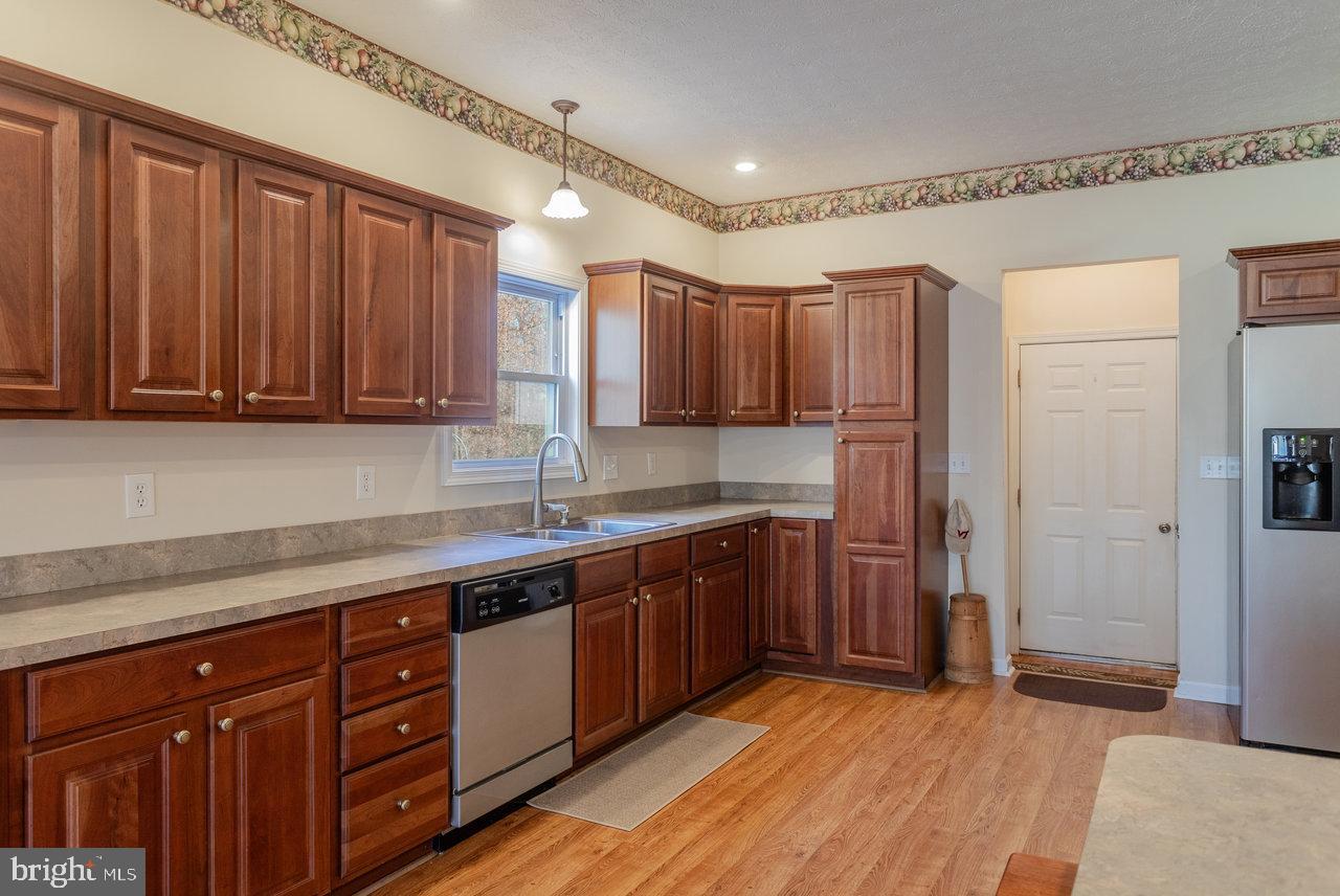 987 RIVERSIDE DR, LURAY, Virginia 22835, 3 Bedrooms Bedrooms, ,2 BathroomsBathrooms,Residential,For sale,987 RIVERSIDE DR,VAPA2005586 MLS # VAPA2005586