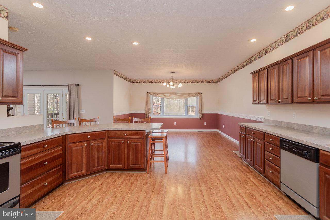 987 RIVERSIDE DR, LURAY, Virginia 22835, 3 Bedrooms Bedrooms, ,2 BathroomsBathrooms,Residential,For sale,987 RIVERSIDE DR,VAPA2005586 MLS # VAPA2005586