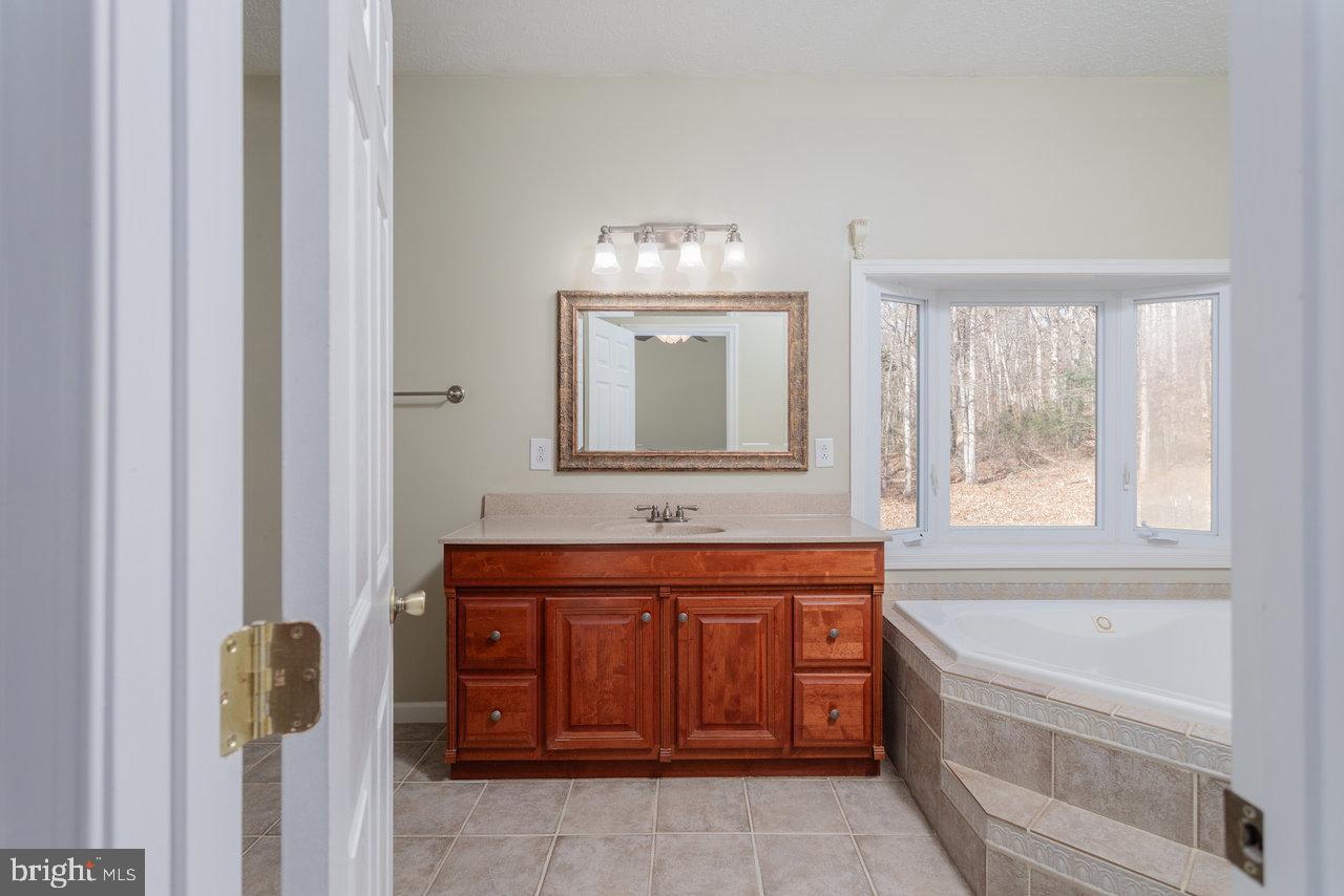 987 RIVERSIDE DR, LURAY, Virginia 22835, 3 Bedrooms Bedrooms, ,2 BathroomsBathrooms,Residential,For sale,987 RIVERSIDE DR,VAPA2005586 MLS # VAPA2005586