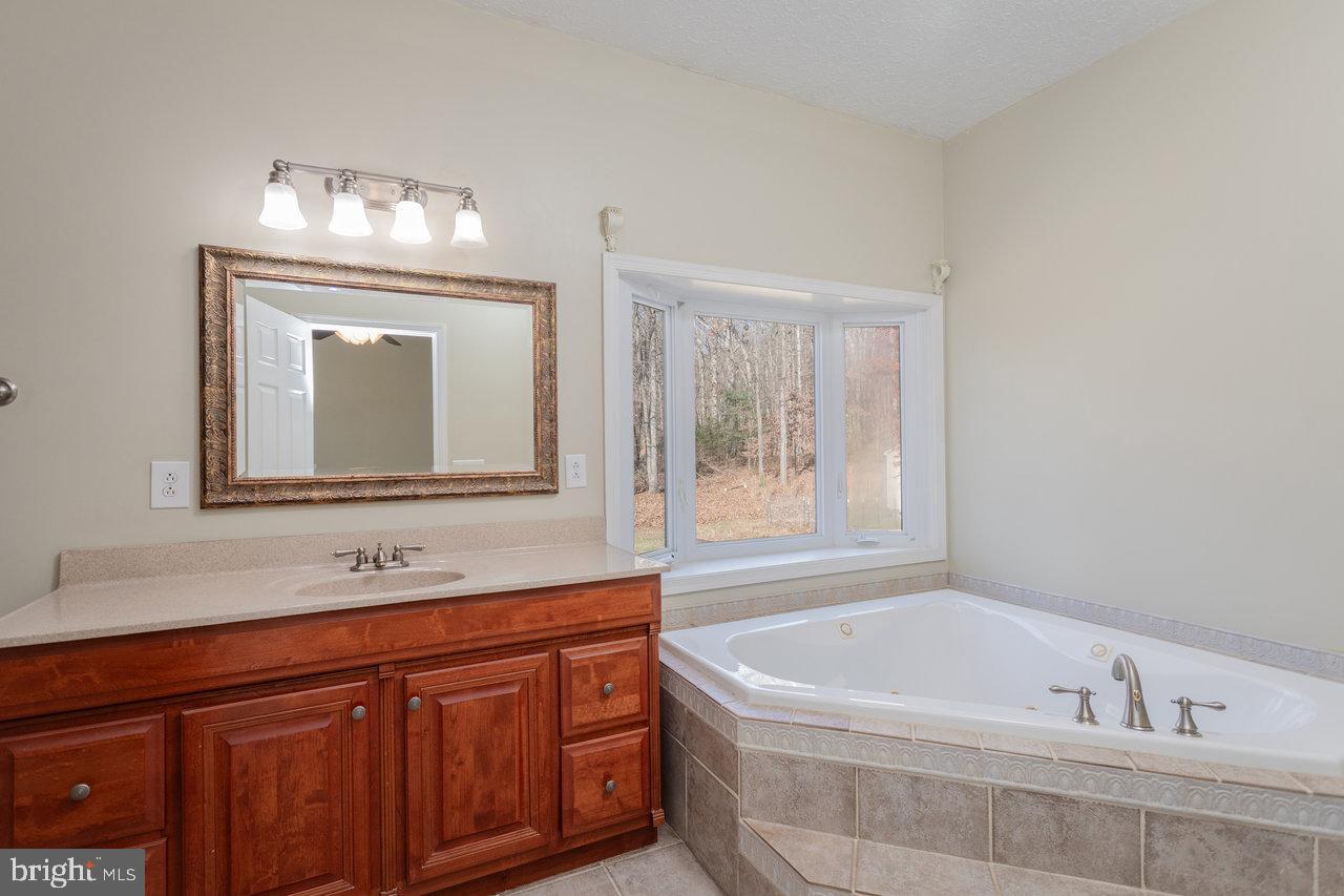 987 RIVERSIDE DR, LURAY, Virginia 22835, 3 Bedrooms Bedrooms, ,2 BathroomsBathrooms,Residential,For sale,987 RIVERSIDE DR,VAPA2005586 MLS # VAPA2005586