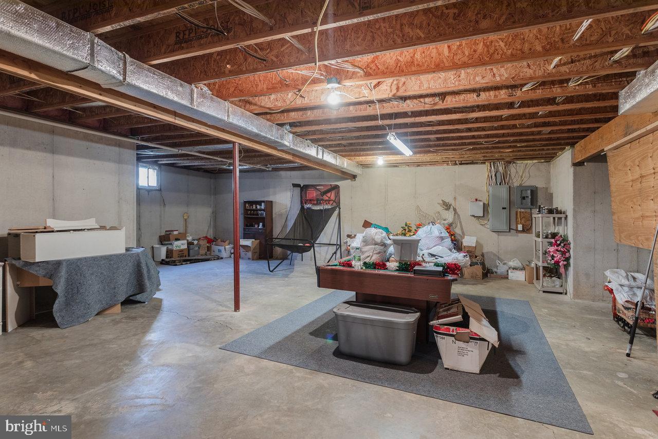 987 RIVERSIDE DR, LURAY, Virginia 22835, 3 Bedrooms Bedrooms, ,2 BathroomsBathrooms,Residential,For sale,987 RIVERSIDE DR,VAPA2005586 MLS # VAPA2005586