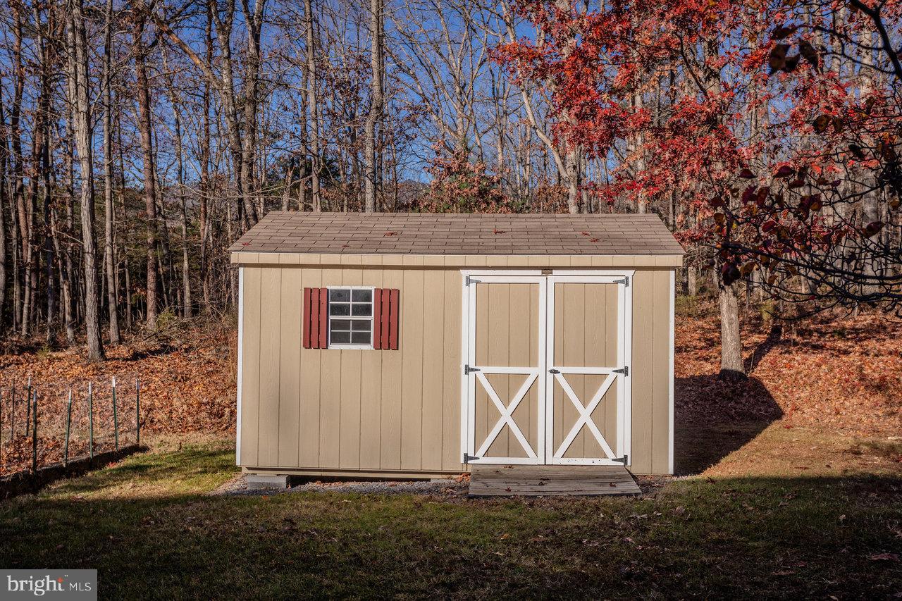 987 RIVERSIDE DR, LURAY, Virginia 22835, 3 Bedrooms Bedrooms, ,2 BathroomsBathrooms,Residential,For sale,987 RIVERSIDE DR,VAPA2005586 MLS # VAPA2005586