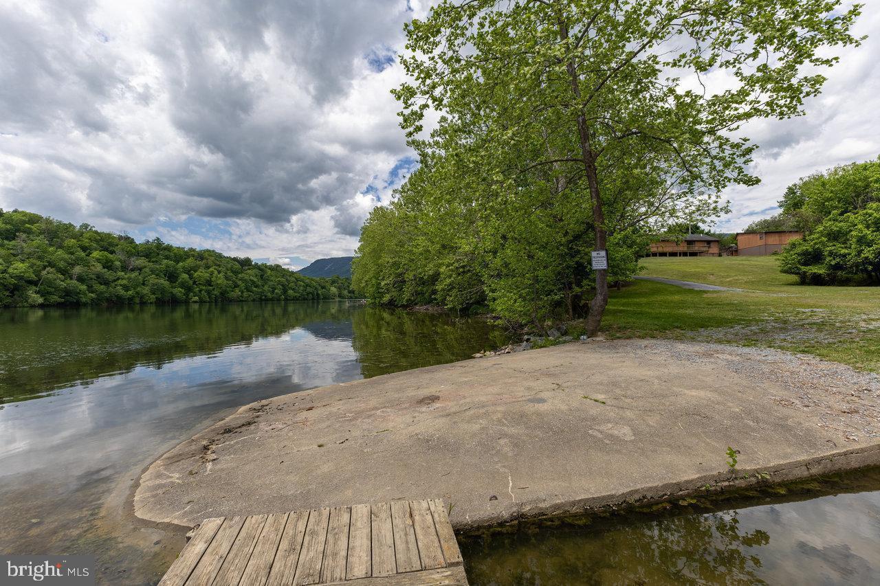 987 RIVERSIDE DR, LURAY, Virginia 22835, 3 Bedrooms Bedrooms, ,2 BathroomsBathrooms,Residential,For sale,987 RIVERSIDE DR,VAPA2005586 MLS # VAPA2005586