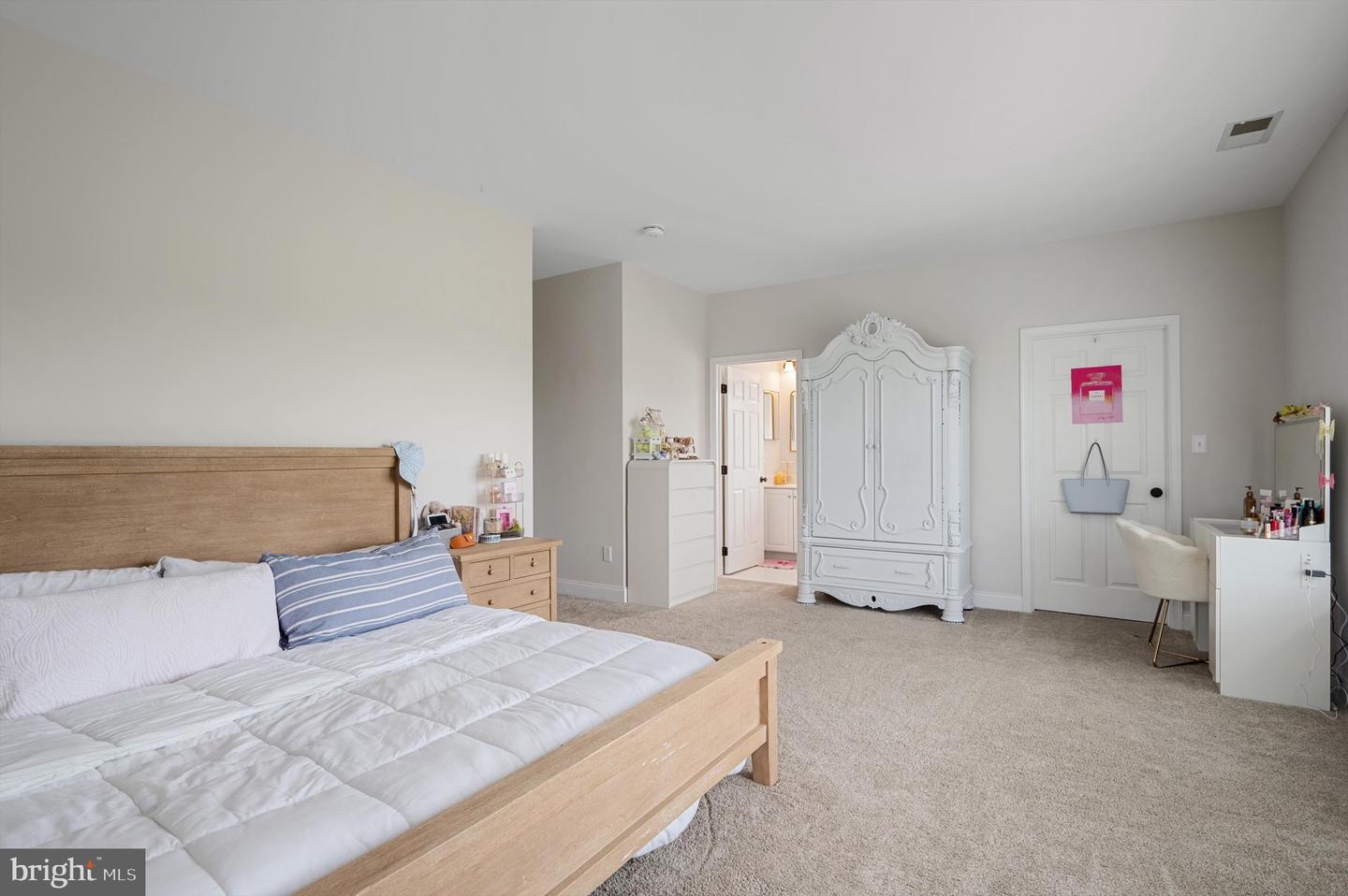 15097 BARLOW DR, WATERFORD, Virginia 20197, 5 Bedrooms Bedrooms, ,5 BathroomsBathrooms,Residential,For sale,15097 BARLOW DR,VALO2111134 MLS # VALO2111134