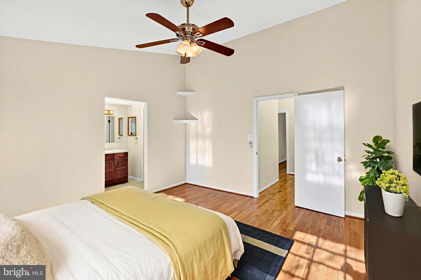 7701 SOLOMON SEAL DR, SPRINGFIELD, Virginia 22152, 3 Bedrooms Bedrooms, ,3 BathroomsBathrooms,Residential,For sale,7701 SOLOMON SEAL DR,VAFX2279706 MLS # VAFX2279706