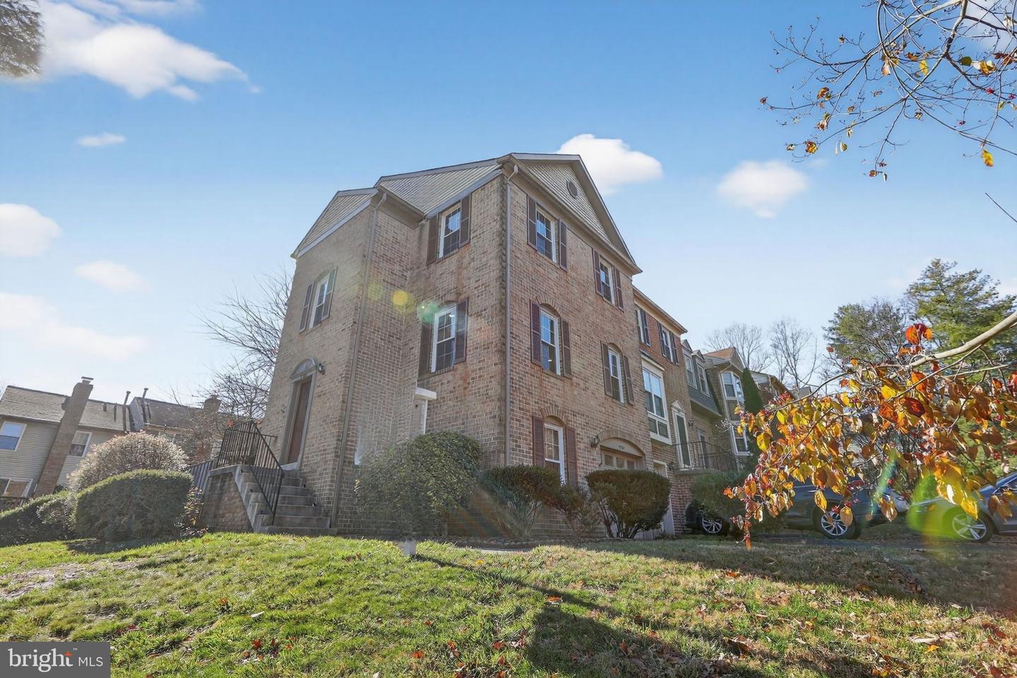 7701 SOLOMON SEAL DR, SPRINGFIELD, Virginia 22152, 3 Bedrooms Bedrooms, ,3 BathroomsBathrooms,Residential,For sale,7701 SOLOMON SEAL DR,VAFX2279706 MLS # VAFX2279706