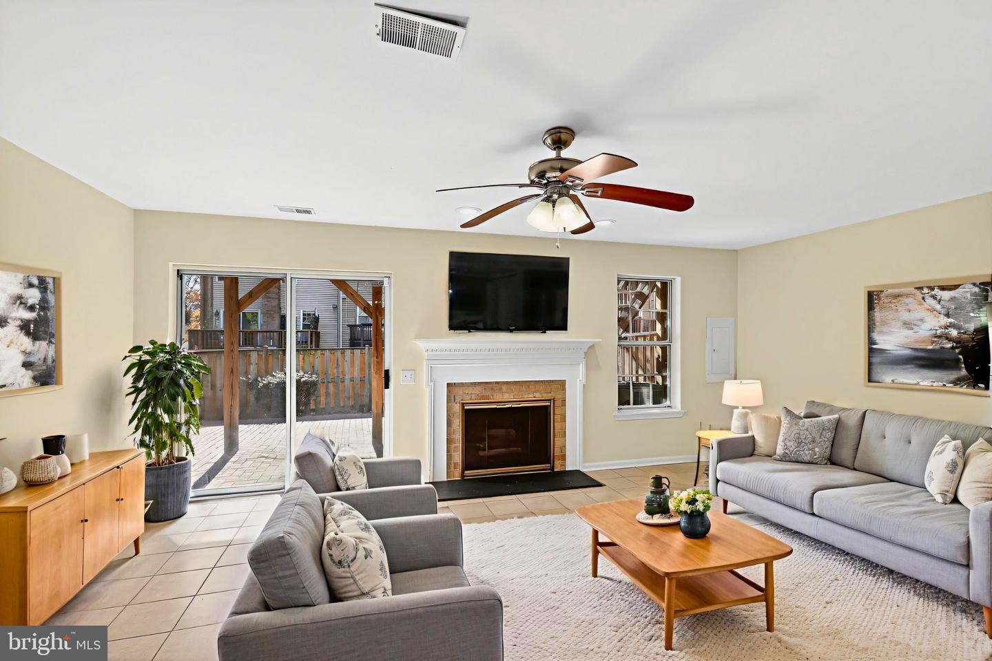 7701 SOLOMON SEAL DR, SPRINGFIELD, Virginia 22152, 3 Bedrooms Bedrooms, ,3 BathroomsBathrooms,Residential,For sale,7701 SOLOMON SEAL DR,VAFX2279706 MLS # VAFX2279706