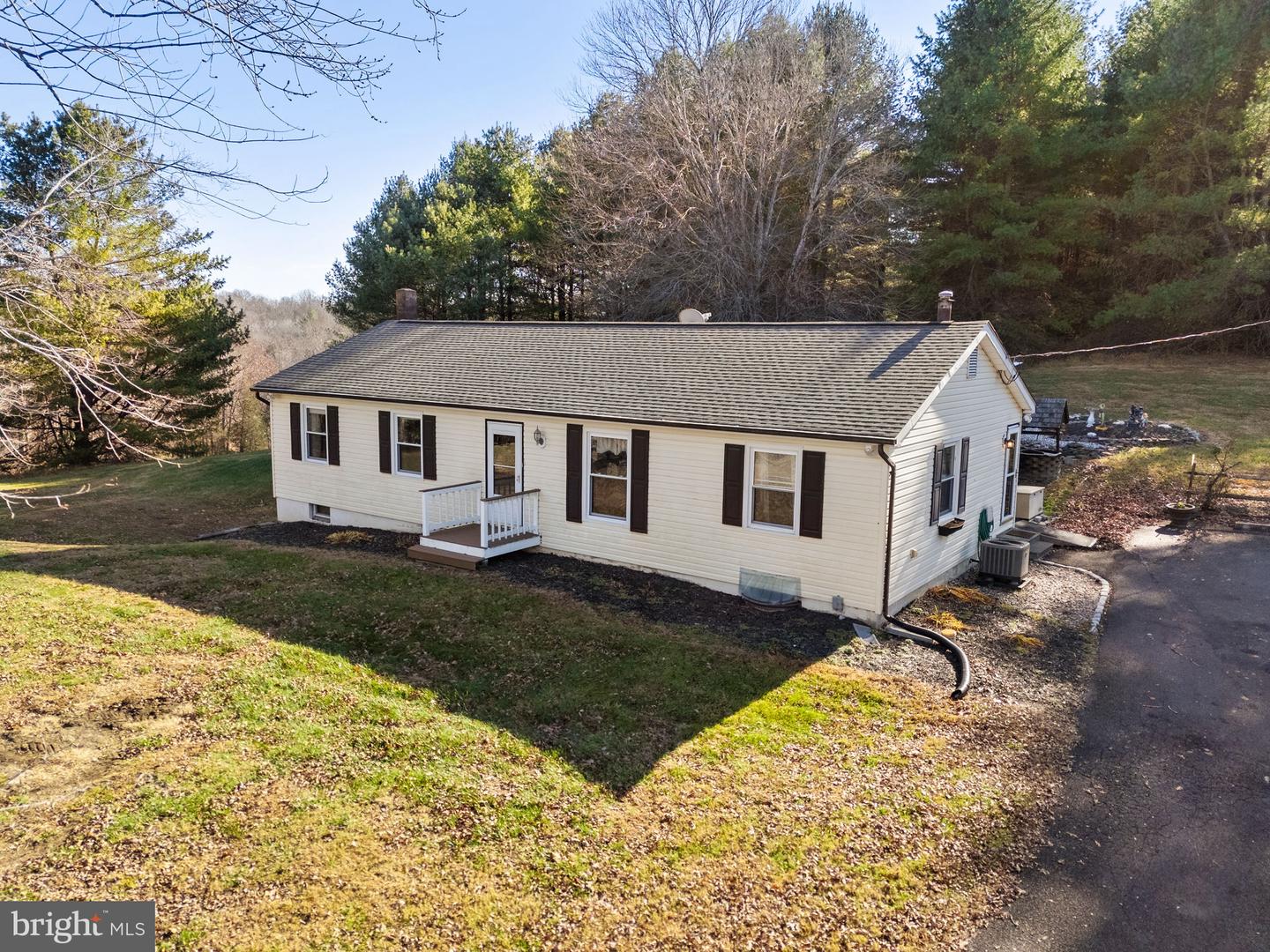 148 VIEWTOWN, AMISSVILLE, Virginia 20106, 3 Bedrooms Bedrooms, ,2 BathroomsBathrooms,Residential,For sale,148 VIEWTOWN,VARP2002414 MLS # VARP2002414