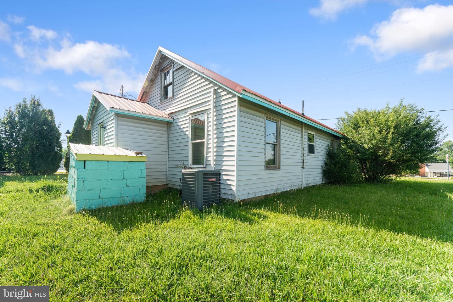 1600 MILNWOOD RD, FARMVILLE, Virginia 23901, 3 Bedrooms Bedrooms, 5 Rooms Rooms,1 BathroomBathrooms,Residential,For sale,1600 MILNWOOD RD,VAPE2000114 MLS # VAPE2000114 1600 MILNWOOD RD, FARMVILLE, Virginia 23901, 3 Bedrooms Bedrooms, 5 Rooms Rooms,1 BathroomBathrooms,Residential,For sale,1600 MILNWOOD RD,VAPE2000114 MLS # VAPE2000114