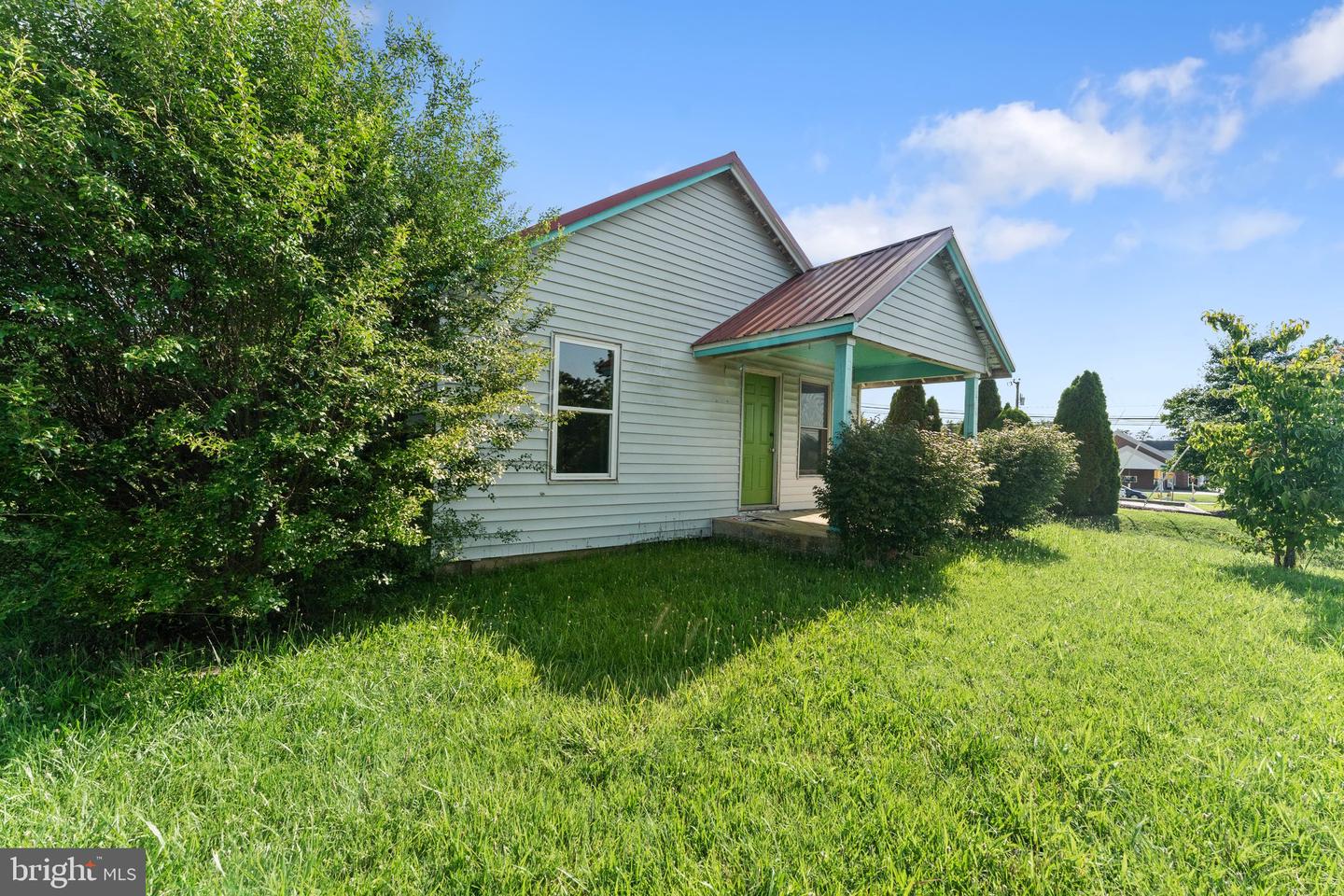 1600 MILNWOOD RD, FARMVILLE, Virginia 23901, 3 Bedrooms Bedrooms, 5 Rooms Rooms,1 BathroomBathrooms,Residential,For sale,1600 MILNWOOD RD,VAPE2000114 MLS # VAPE2000114 1600 MILNWOOD RD, FARMVILLE, Virginia 23901, 3 Bedrooms Bedrooms, 5 Rooms Rooms,1 BathroomBathrooms,Residential,For sale,1600 MILNWOOD RD,VAPE2000114 MLS # VAPE2000114