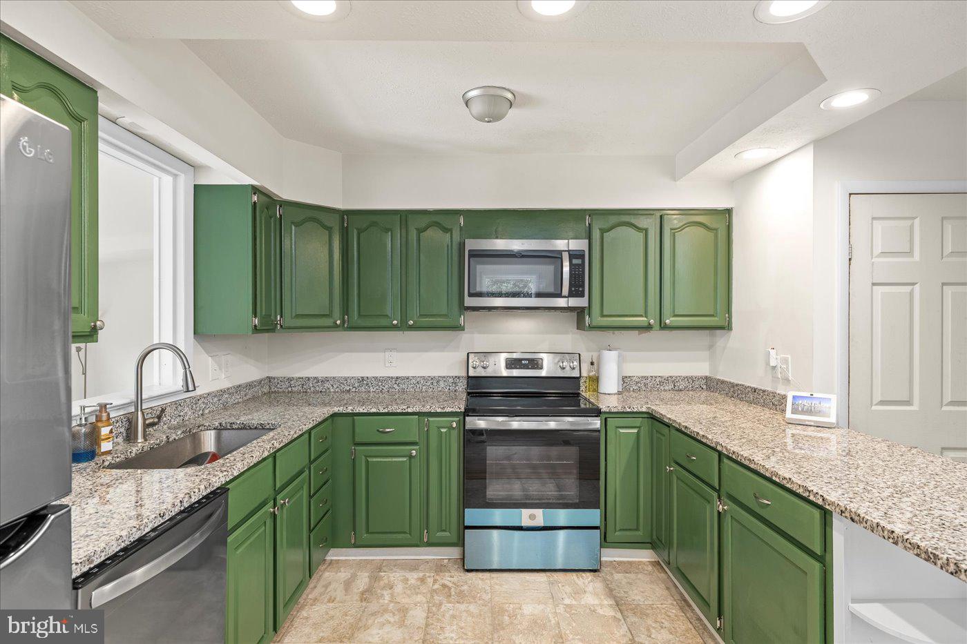 64 PEACH TREE LN, FREDERICKSBURG, Virginia 22406, 4 Bedrooms Bedrooms, ,2 BathroomsBathrooms,Residential,For sale,64 PEACH TREE LN,VAST2044430 MLS # VAST2044430