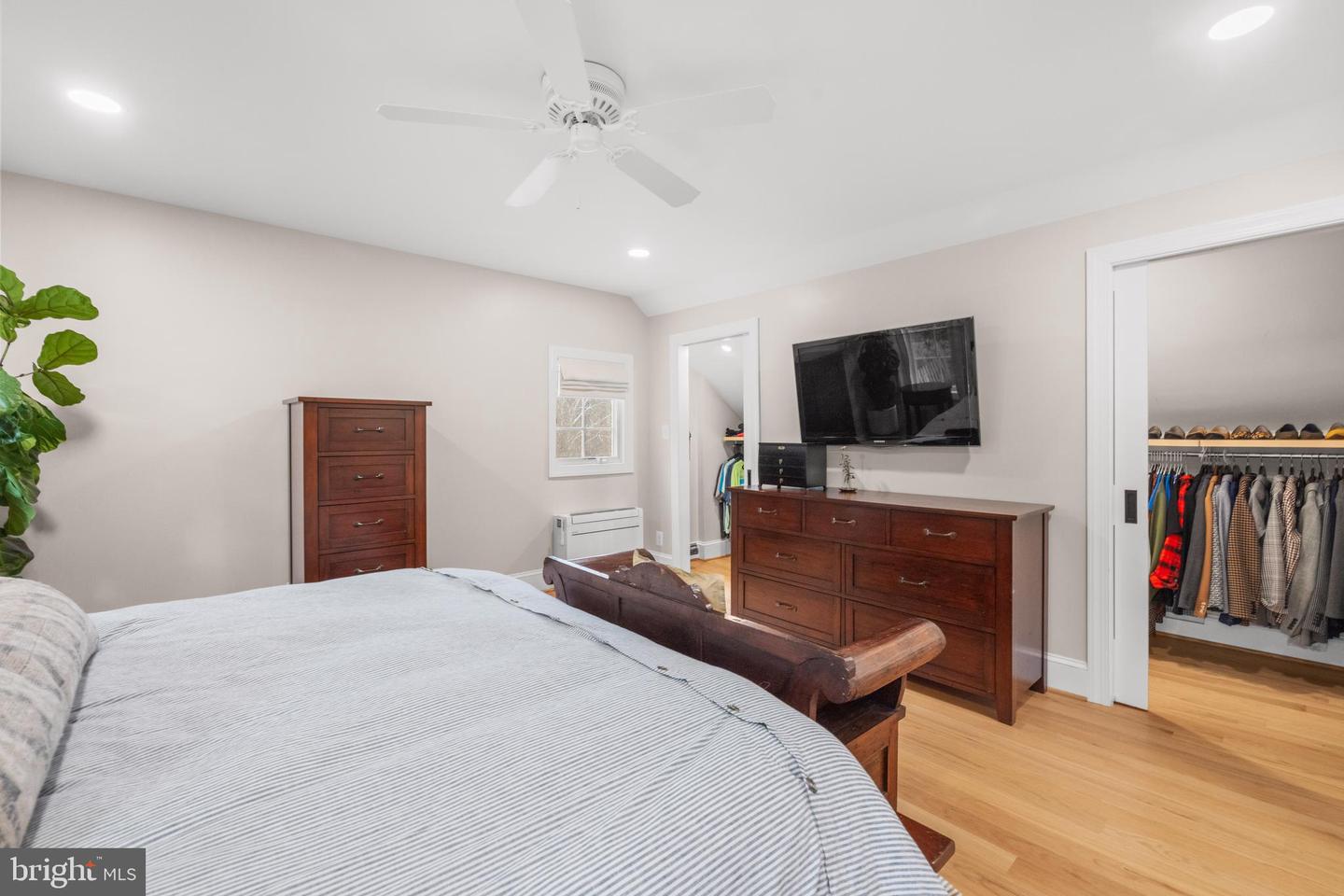 4004 ESTABROOK DR, ANNANDALE, Virginia 22003, 4 Bedrooms Bedrooms, ,3 BathroomsBathrooms,Residential,For sale,4004 ESTABROOK DR,VAFX2280442 MLS # VAFX2280442 4004 ESTABROOK DR, ANNANDALE, Virginia 22003, 4 Bedrooms Bedrooms, ,3 BathroomsBathrooms,Residential,For sale,4004 ESTABROOK DR,VAFX2280442 MLS # VAFX2280442