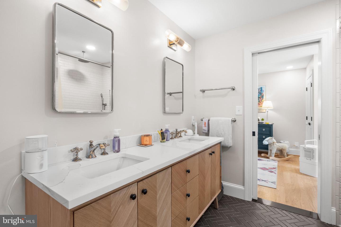 4004 ESTABROOK DR, ANNANDALE, Virginia 22003, 4 Bedrooms Bedrooms, ,3 BathroomsBathrooms,Residential,For sale,4004 ESTABROOK DR,VAFX2280442 MLS # VAFX2280442 4004 ESTABROOK DR, ANNANDALE, Virginia 22003, 4 Bedrooms Bedrooms, ,3 BathroomsBathrooms,Residential,For sale,4004 ESTABROOK DR,VAFX2280442 MLS # VAFX2280442