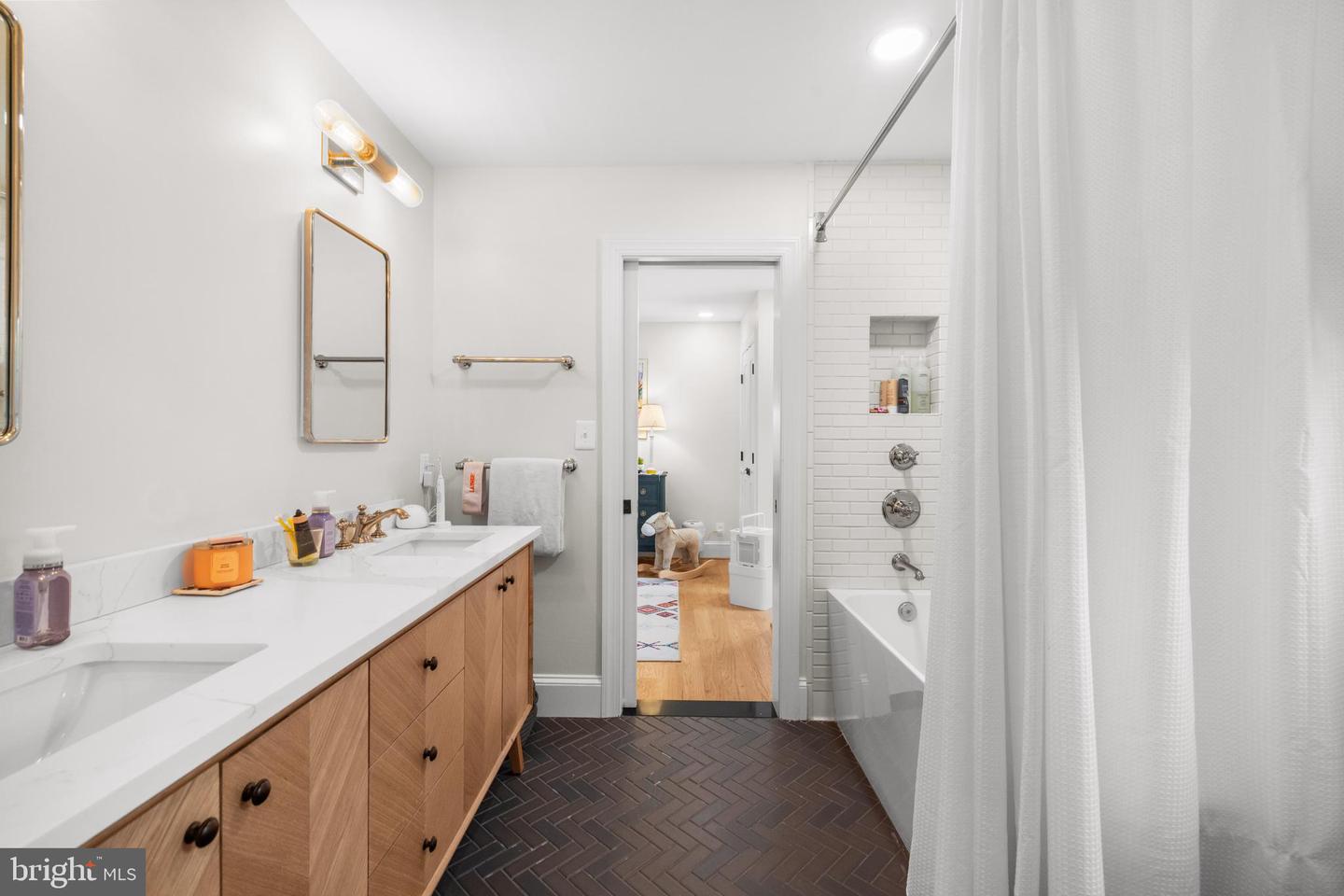 4004 ESTABROOK DR, ANNANDALE, Virginia 22003, 4 Bedrooms Bedrooms, ,3 BathroomsBathrooms,Residential,For sale,4004 ESTABROOK DR,VAFX2280442 MLS # VAFX2280442 4004 ESTABROOK DR, ANNANDALE, Virginia 22003, 4 Bedrooms Bedrooms, ,3 BathroomsBathrooms,Residential,For sale,4004 ESTABROOK DR,VAFX2280442 MLS # VAFX2280442