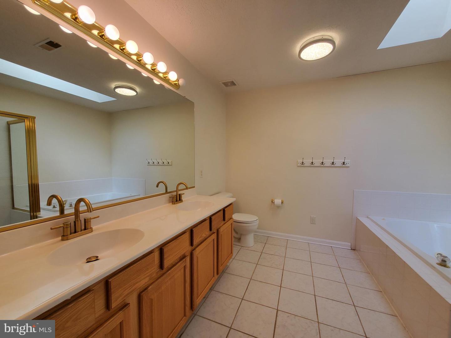 106 FOXGLOVE DR, WINCHESTER, Virginia 22602, 3 Bedrooms Bedrooms, 11 Rooms Rooms,3 BathroomsBathrooms,Residential,For sale,106 FOXGLOVE DR,VAFV2036626 MLS # VAFV2036626