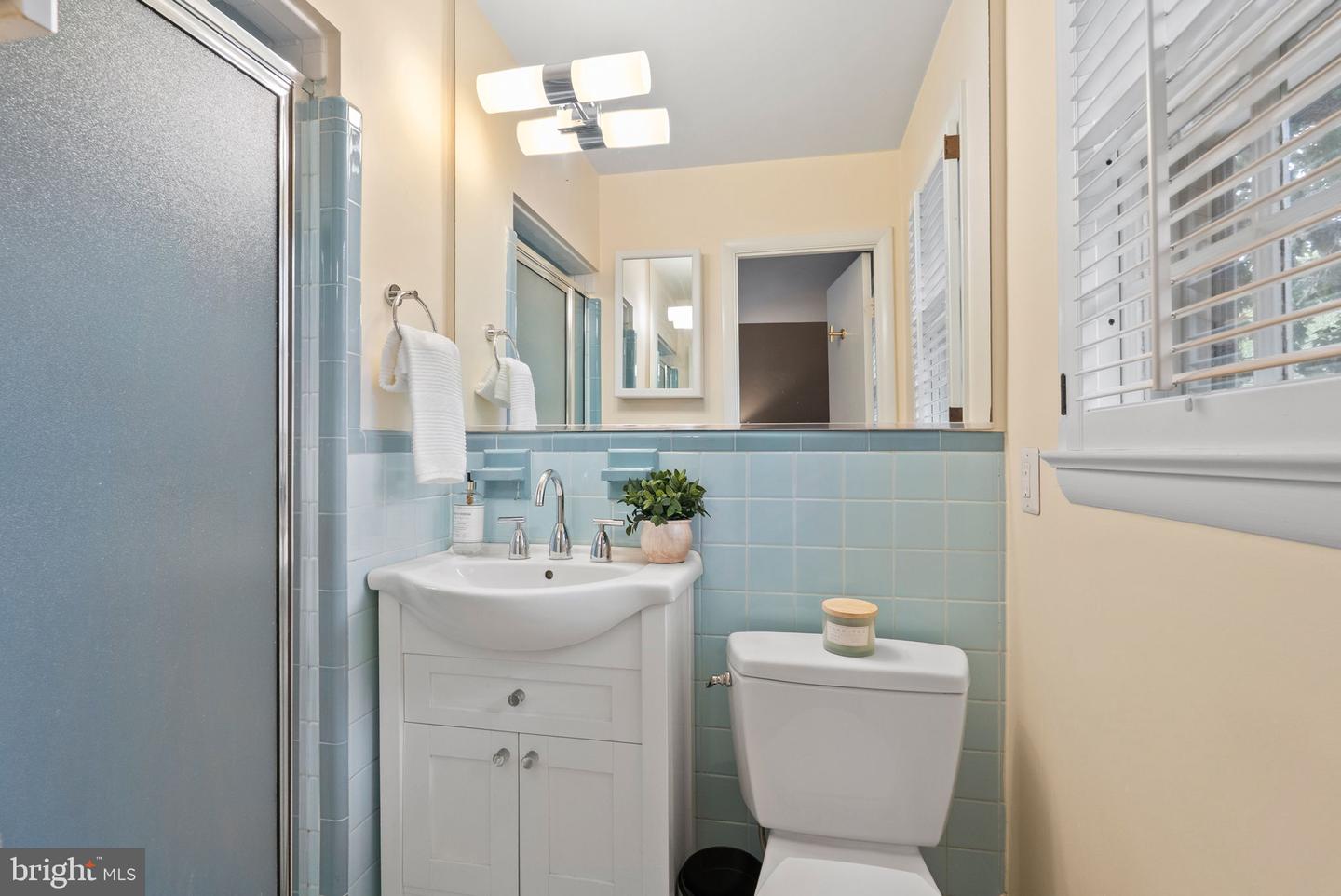 917 CRESTWOOD DR, ALEXANDRIA, Virginia 22302, 4 Bedrooms Bedrooms, ,3 BathroomsBathrooms,Residential,For sale,917 CRESTWOOD DR,VAAX2050860 MLS # VAAX2050860