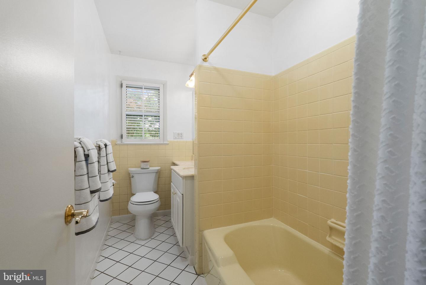 917 CRESTWOOD DR, ALEXANDRIA, Virginia 22302, 4 Bedrooms Bedrooms, ,3 BathroomsBathrooms,Residential,For sale,917 CRESTWOOD DR,VAAX2050860 MLS # VAAX2050860