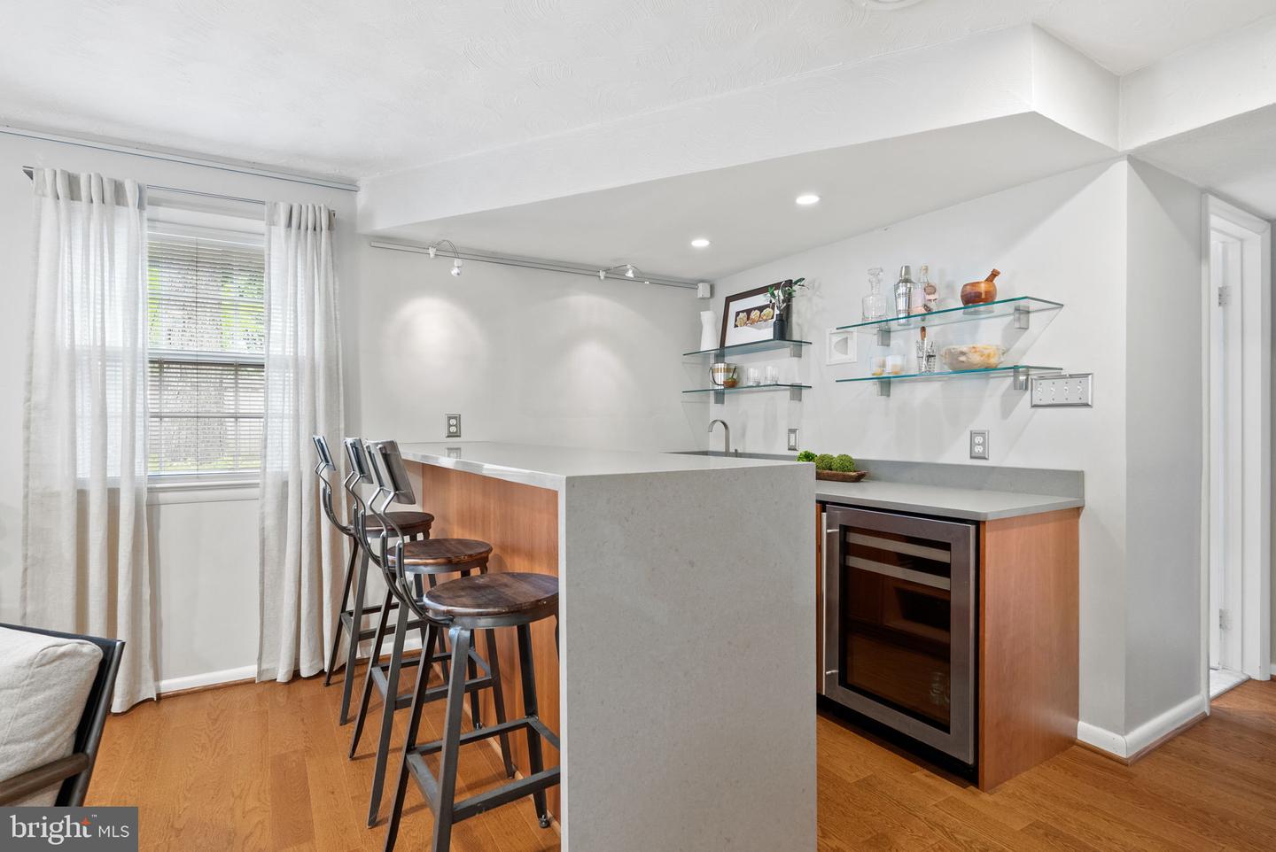 917 CRESTWOOD DR, ALEXANDRIA, Virginia 22302, 4 Bedrooms Bedrooms, ,3 BathroomsBathrooms,Residential,For sale,917 CRESTWOOD DR,VAAX2050860 MLS # VAAX2050860