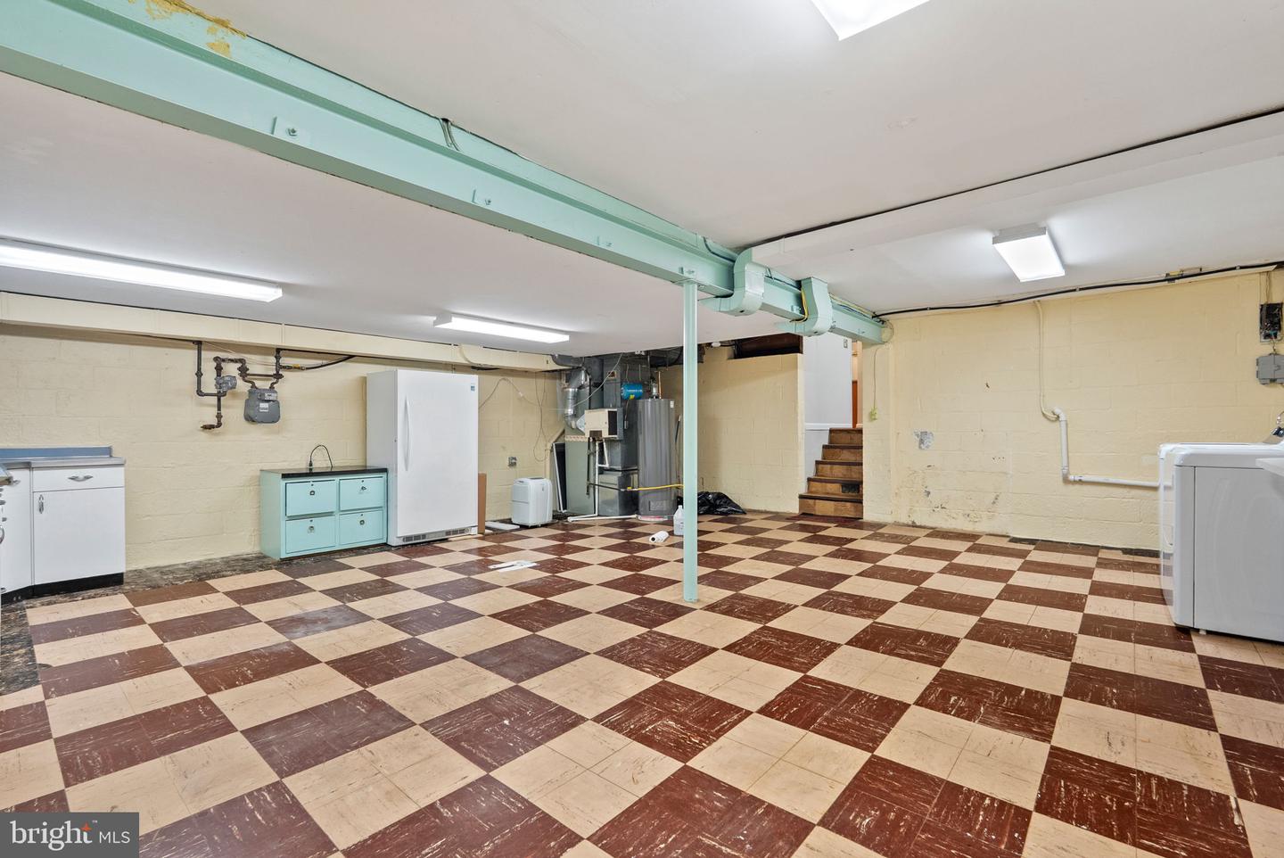 917 CRESTWOOD DR, ALEXANDRIA, Virginia 22302, 4 Bedrooms Bedrooms, ,3 BathroomsBathrooms,Residential,For sale,917 CRESTWOOD DR,VAAX2050860 MLS # VAAX2050860