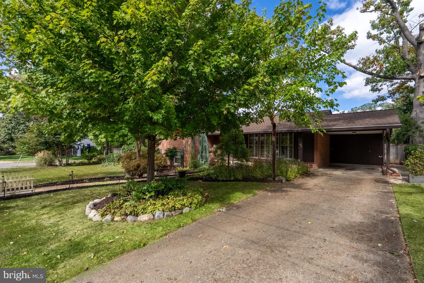 917 CRESTWOOD DR, ALEXANDRIA, Virginia 22302, 4 Bedrooms Bedrooms, ,3 BathroomsBathrooms,Residential,For sale,917 CRESTWOOD DR,VAAX2050860 MLS # VAAX2050860