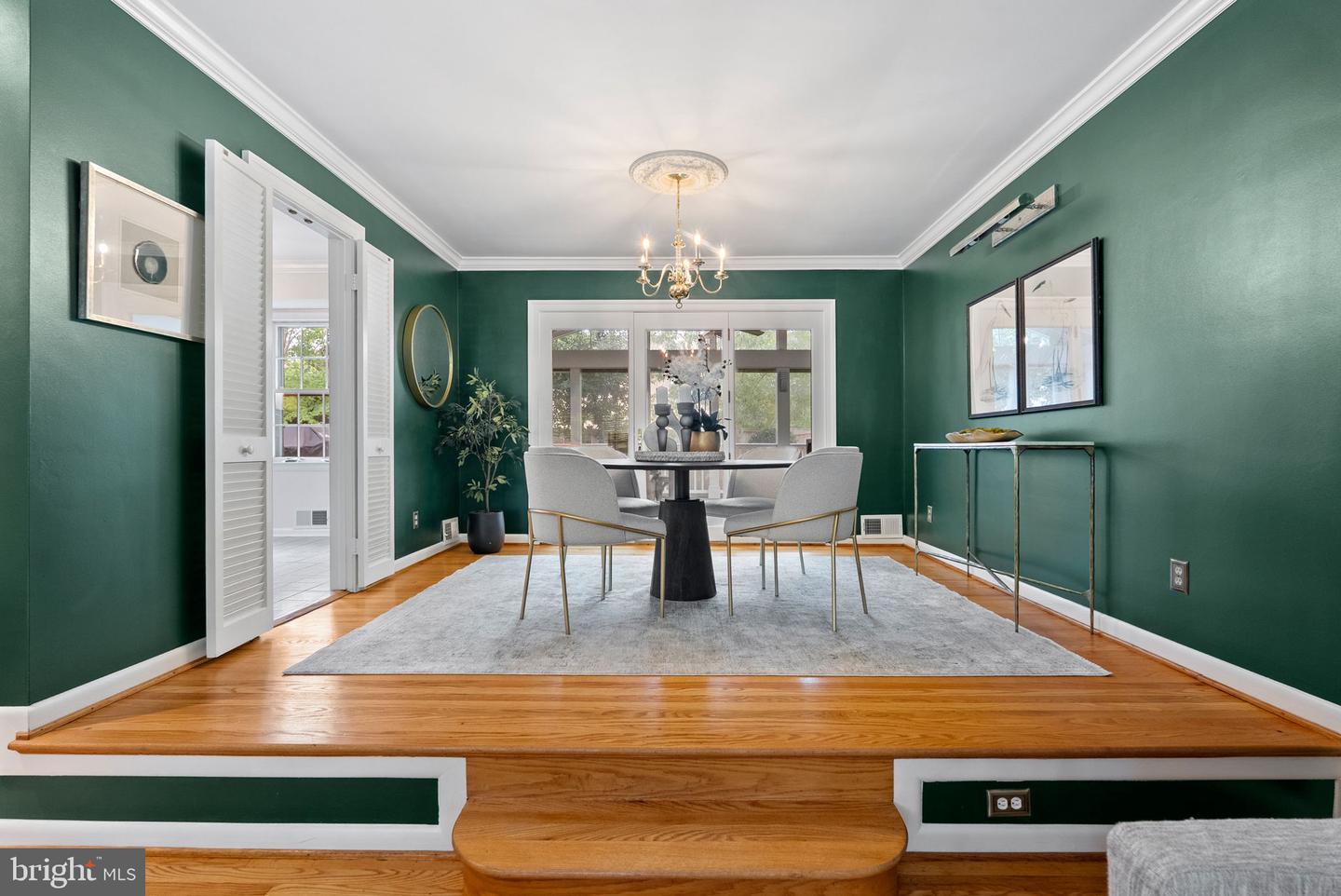 917 CRESTWOOD DR, ALEXANDRIA, Virginia 22302, 4 Bedrooms Bedrooms, ,3 BathroomsBathrooms,Residential,For sale,917 CRESTWOOD DR,VAAX2050860 MLS # VAAX2050860