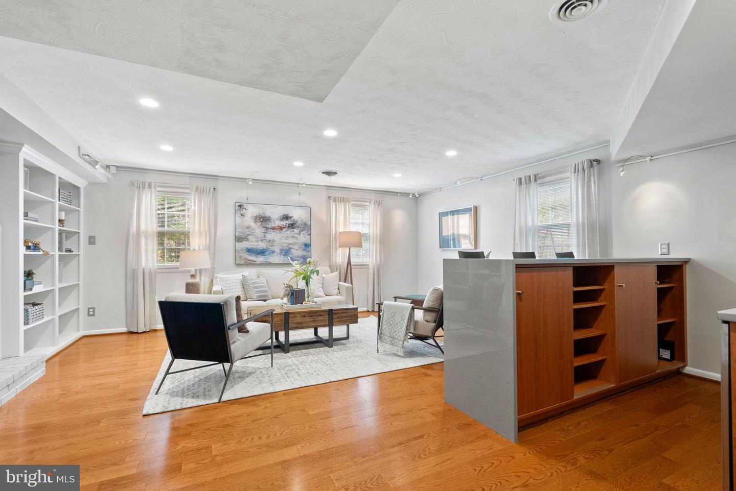 917 CRESTWOOD DR, ALEXANDRIA, Virginia 22302, 4 Bedrooms Bedrooms, ,3 BathroomsBathrooms,Residential,For sale,917 CRESTWOOD DR,VAAX2050860 MLS # VAAX2050860