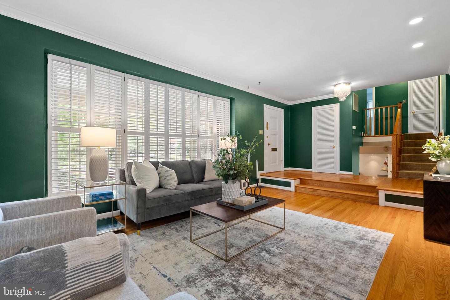 917 CRESTWOOD DR, ALEXANDRIA, Virginia 22302, 4 Bedrooms Bedrooms, ,3 BathroomsBathrooms,Residential,For sale,917 CRESTWOOD DR,VAAX2050860 MLS # VAAX2050860