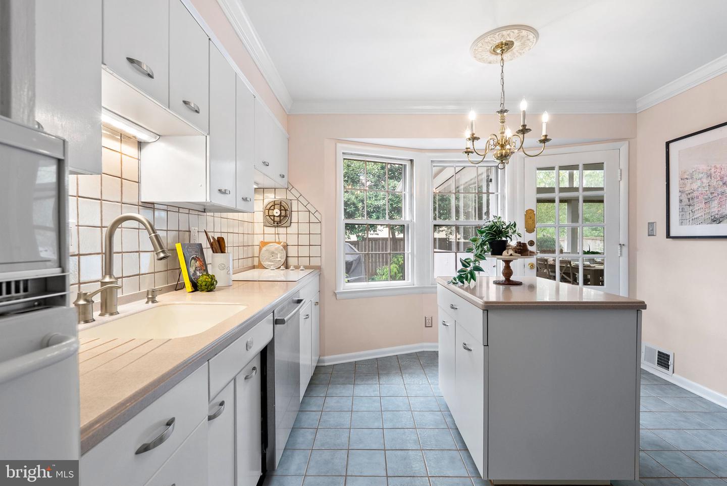 917 CRESTWOOD DR, ALEXANDRIA, Virginia 22302, 4 Bedrooms Bedrooms, ,3 BathroomsBathrooms,Residential,For sale,917 CRESTWOOD DR,VAAX2050860 MLS # VAAX2050860