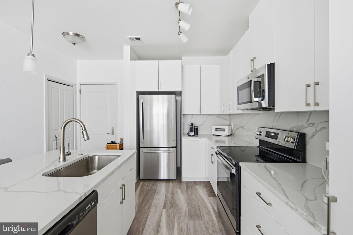 10755 FAIRGROUNDS DR #102, FAIRFAX, Virginia 22030, 1 Bedroom Bedrooms, 5 Rooms Rooms,1 BathroomBathrooms,Residential,For sale,10755 FAIRGROUNDS DR #102,VAFC2007498 MLS # VAFC2007498 10755 FAIRGROUNDS DR #102, FAIRFAX, Virginia 22030, 1 Bedroom Bedrooms, 5 Rooms Rooms,1 BathroomBathrooms,Residential,For sale,10755 FAIRGROUNDS DR #102,VAFC2007498 MLS # VAFC2007498