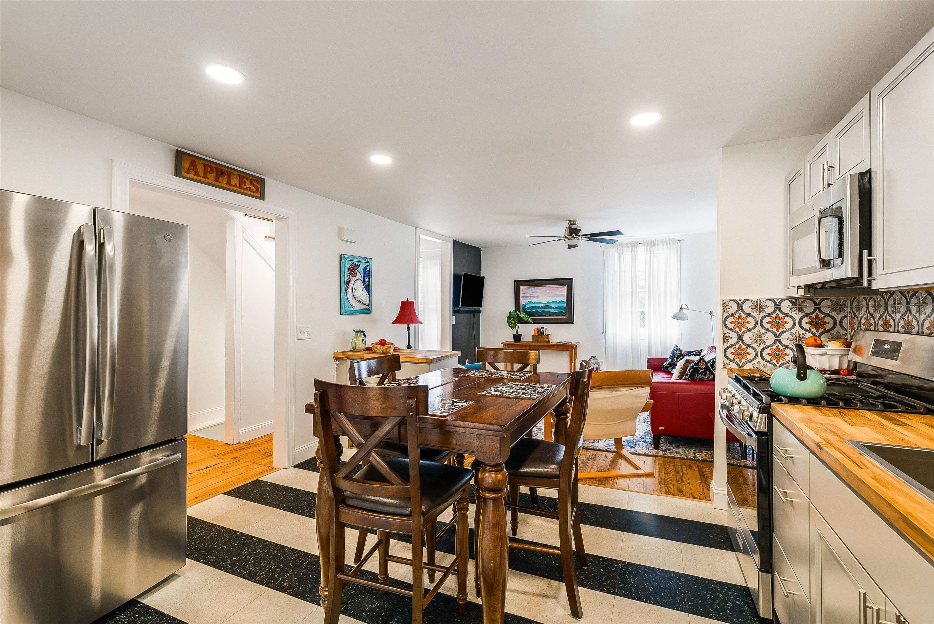 917 W BEVERLEY ST, STAUNTON, Virginia 22980, 3 Bedrooms Bedrooms, ,2 BathroomsBathrooms,Residential,917 W BEVERLEY ST,670124 MLS # 670124