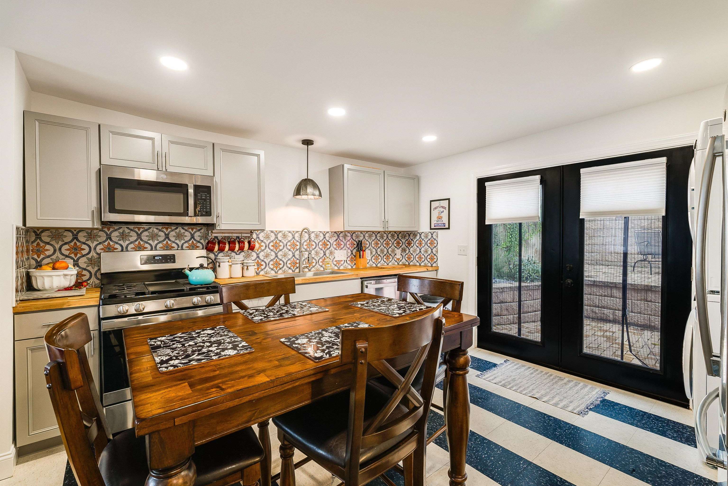 917 W BEVERLEY ST, STAUNTON, Virginia 22980, 3 Bedrooms Bedrooms, ,2 BathroomsBathrooms,Residential,917 W BEVERLEY ST,670124 MLS # 670124