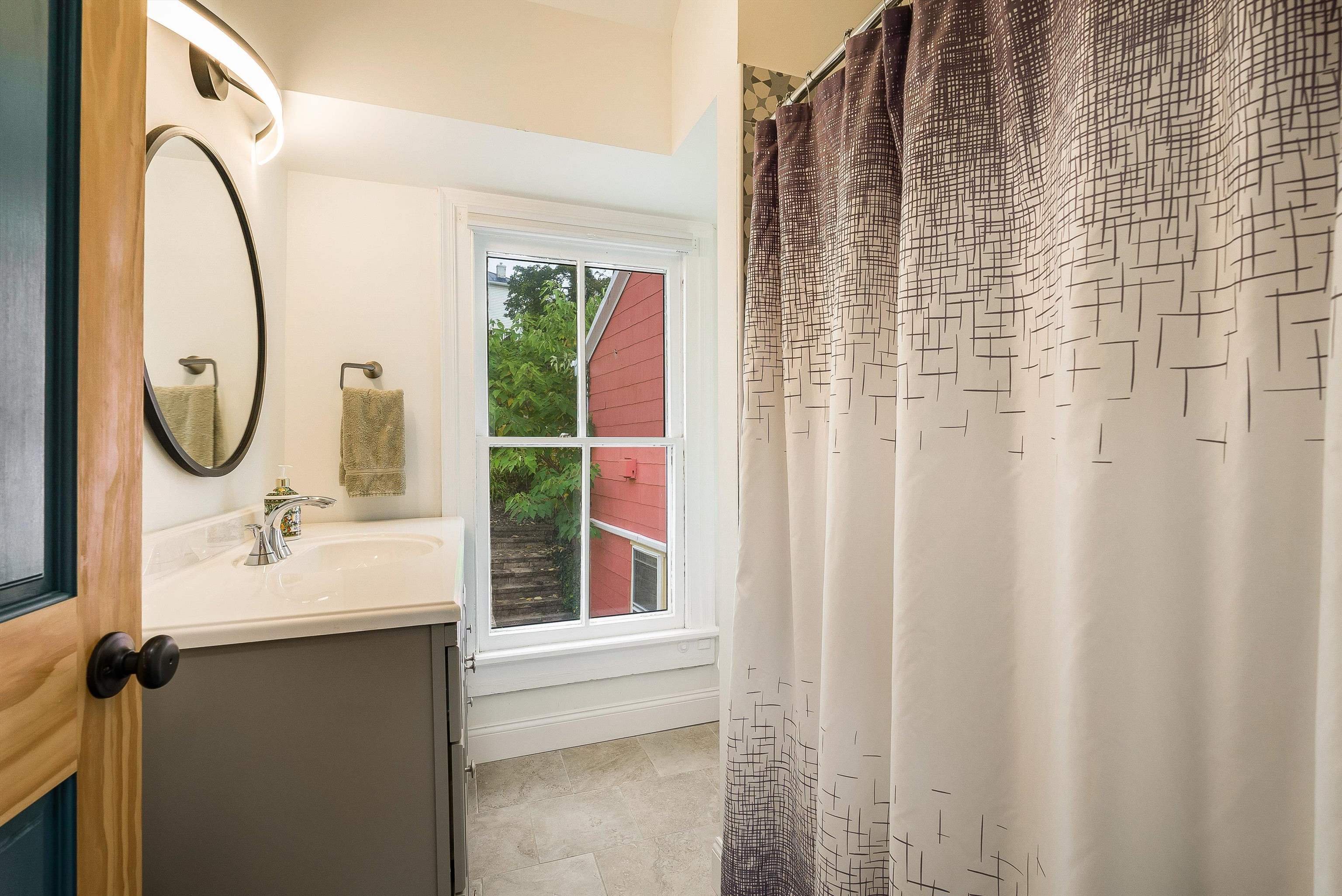 917 W BEVERLEY ST, STAUNTON, Virginia 22980, 3 Bedrooms Bedrooms, ,2 BathroomsBathrooms,Residential,917 W BEVERLEY ST,670124 MLS # 670124