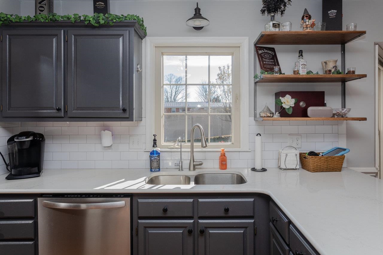 219 NORTHVIEW DR, DAYTON, Virginia 22821, 4 Bedrooms Bedrooms, ,2 BathroomsBathrooms,Residential,219 NORTHVIEW DR,671465 MLS # 671465 219 NORTHVIEW DR, DAYTON, Virginia 22821, 4 Bedrooms Bedrooms, ,2 BathroomsBathrooms,Residential,219 NORTHVIEW DR,671465 MLS # 671465