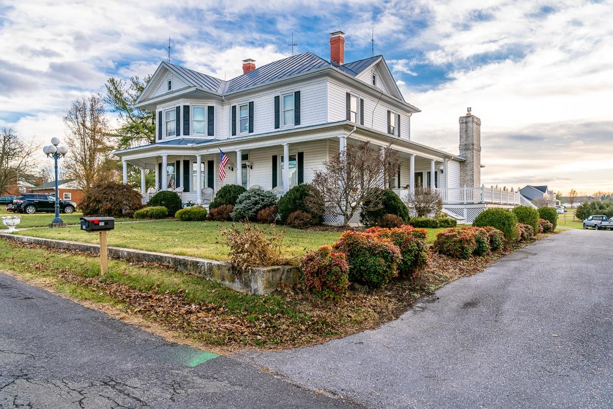 187 HOUFF RD, WEYERS CAVE, Virginia 24486, 6 Bedrooms Bedrooms, ,4 BathroomsBathrooms,Residential,187 HOUFF RD,671466 MLS # 671466