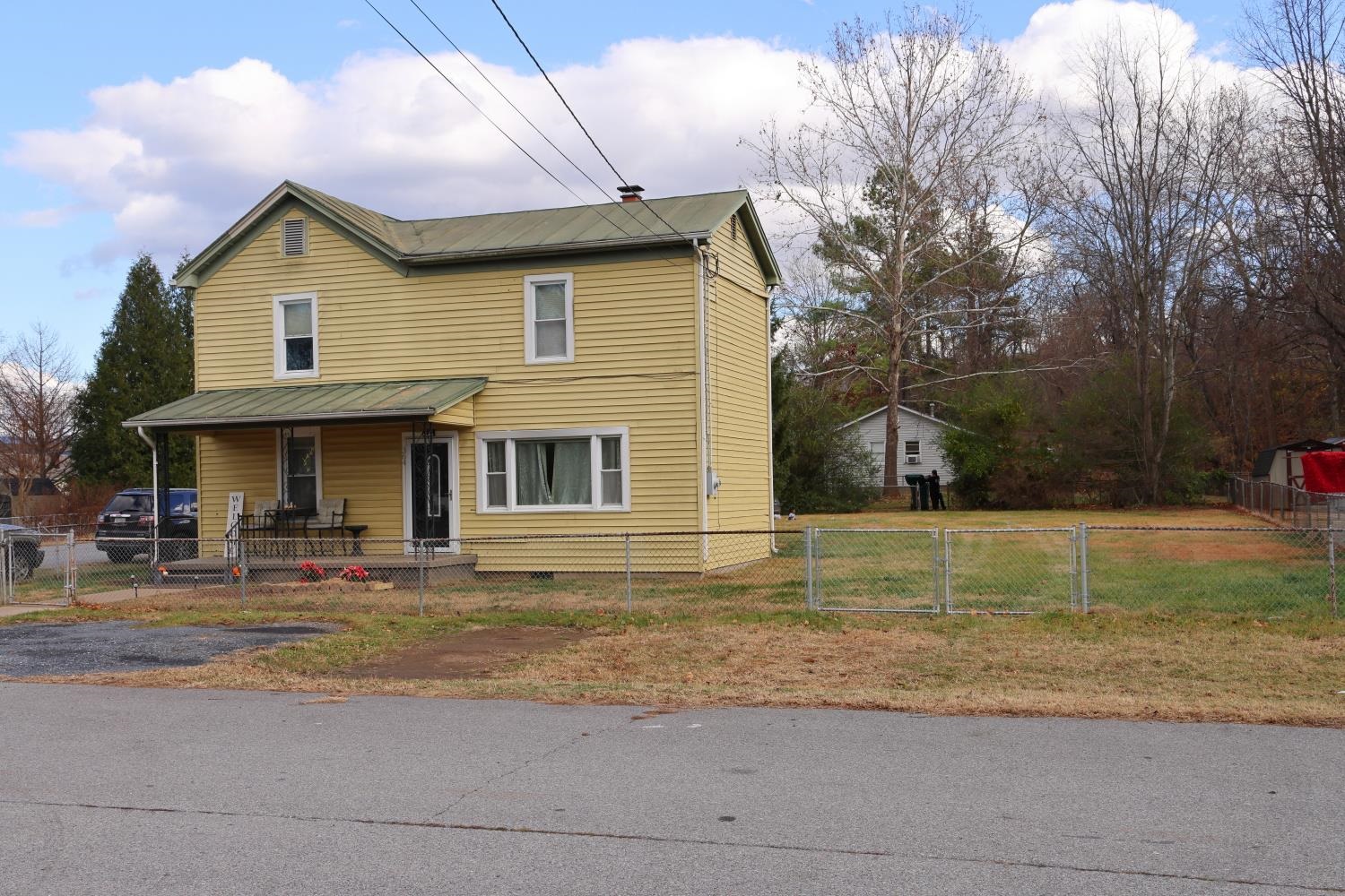 364 N BATH AVE, WAYNESBORO, Virginia 22980, 3 Bedrooms Bedrooms, ,2 BathroomsBathrooms,Residential,Williams,364 N BATH AVE,671467 MLS # 671467