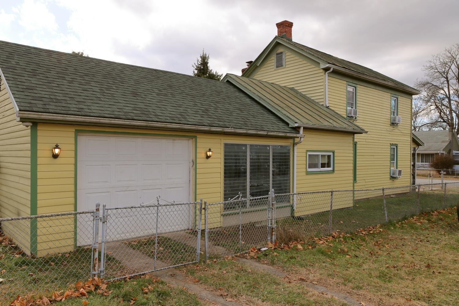 Connects into the Sun Room