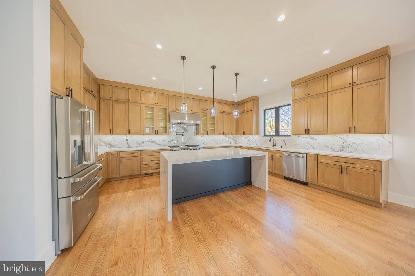 1929 WARE RD, FALLS CHURCH, Virginia 22043, 6 Bedrooms Bedrooms, ,6 BathroomsBathrooms,Residential,For sale,1929 WARE RD,VAFX2268110 MLS # VAFX2268110